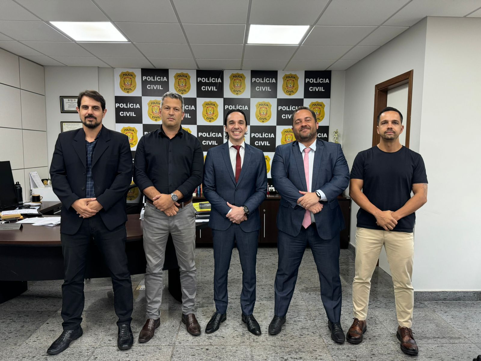 DELEGADO COORDENADOR DA CECCOR REALIZA VISITA INSTITUCIONAL AO DECOR DA POLÍCIA CIVIL DO DISTRITO FEDERAL